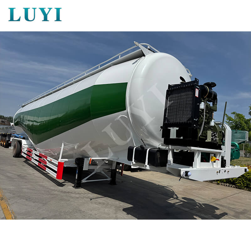 Sơ mi rơ moóc thùng bột 3 trục dung tích 85 mét khối Luyi khởi hành đi Guinea hỗ trợ hậu cần cơ sở hạ tầng ở Tây Phi