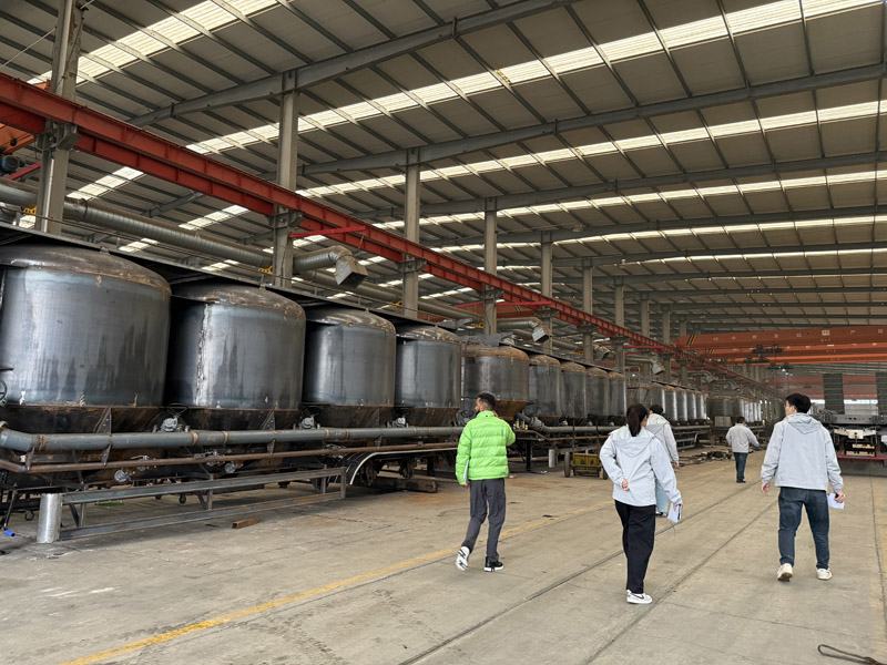 Đoàn Ethiopia kiểm tra sơ mi rơ moóc bồn chứa dầu 30.000 lít và đàm phán chi tiết hợp tác