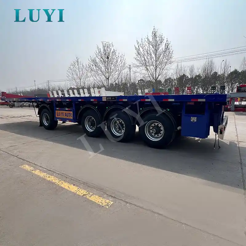 Trailer phẳng và Trailer sàn bậc: Cái nào tốt hơn cho việc vận chuyển thiết bị hạng nặng?