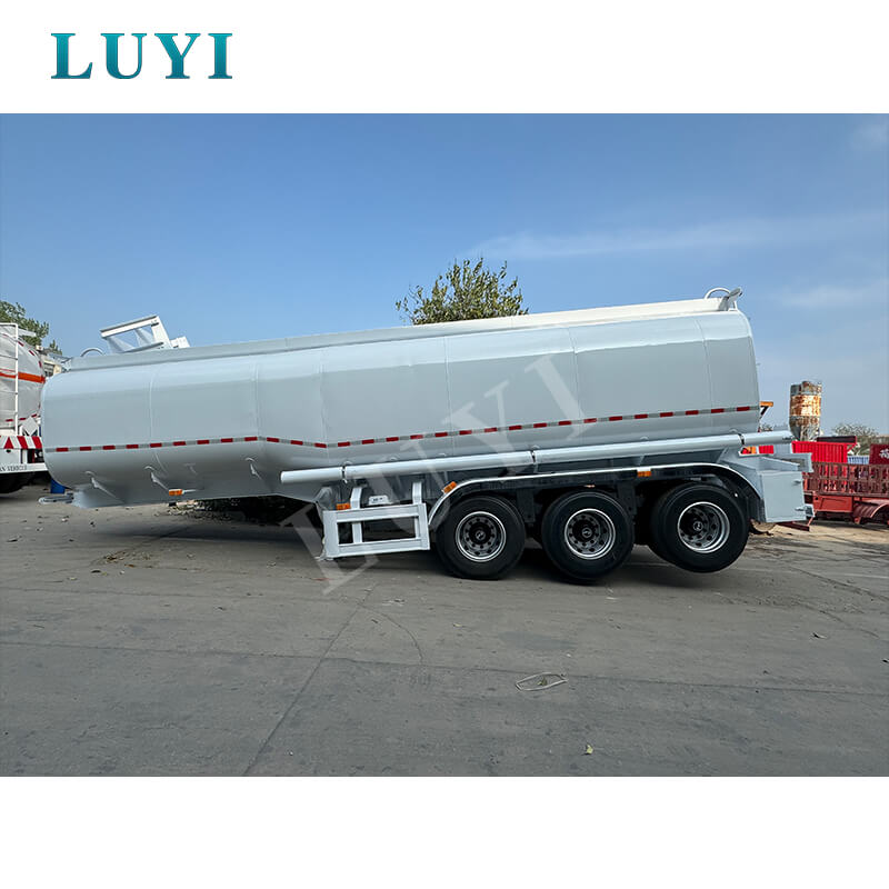 Xe tải thùng dầu bằng thép carbon 40.000 lít 3 trục để vận chuyển động cơ diesel và xăng Xe tải thùng dầu bằng thép carbon 40.000 lít 3 trục để vận chuyển động cơ diesel và xăng
