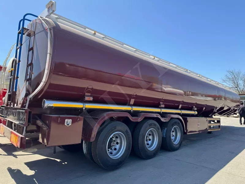Tanker bằng thép carbon 3 trục