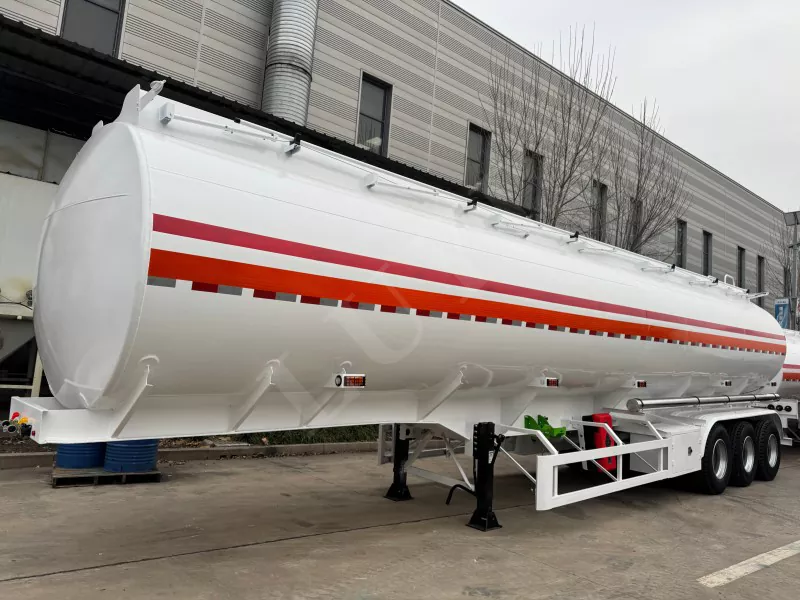 40000 lít xe chở dầu bán qua đường ray