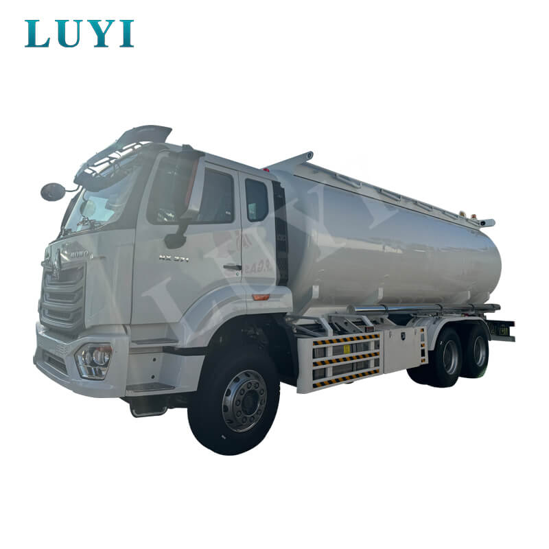 Sơ mi rơ moóc thùng dầu HOWO 6 × 4 chất lượng cao Sơ mi rơ moóc thùng dầu HOWO 6 × 4 chất lượng cao