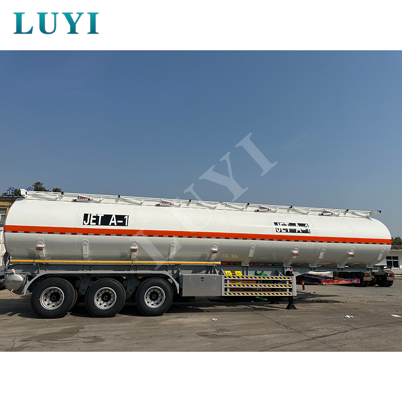 Làm thế nào một công ty xây dựng Kenya cải thiện việc cung cấp nhiên liệu ở địa điểm từ xa với xe moóc chở nhiên liệu 3 trục Luyi 12.000L Làm thế nào một công ty xây dựng Kenya cải thiện việc cung cấp nhiên liệu ở địa điểm từ xa với xe moóc chở nhiên liệu 3 trục Luyi 12.000L