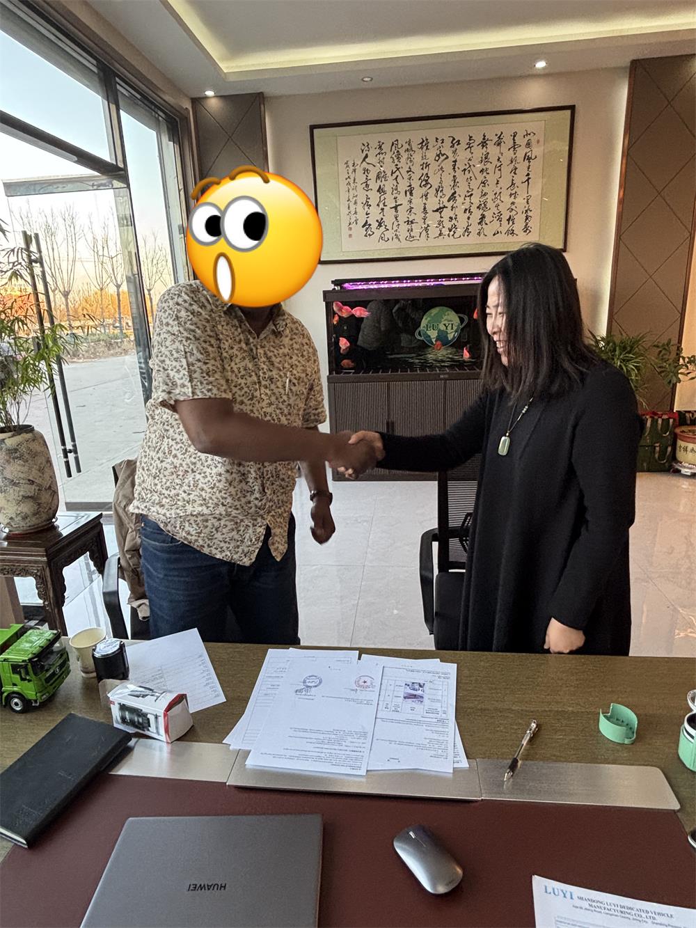 Làm thế nào một công ty vận tải hạng nặng của Ả Rập Xê Út chọn Luyi Auto cho 3 xe moóc Lowboy tùy chỉnh sau chuyến thăm nhà máy