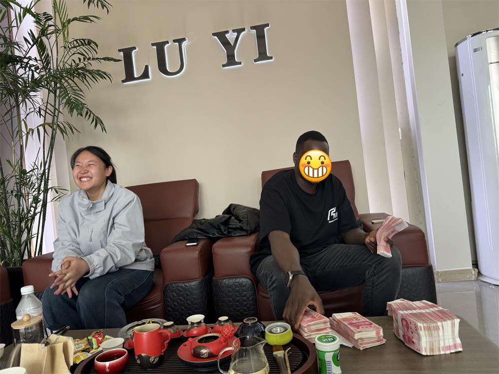 Luyi Auto đã giúp khách hàng DRC cải thiện việc vận chuyển quặng hạng nặng như thế nào bằng sơ mi rơ moóc có tường bên tùy chỉnh