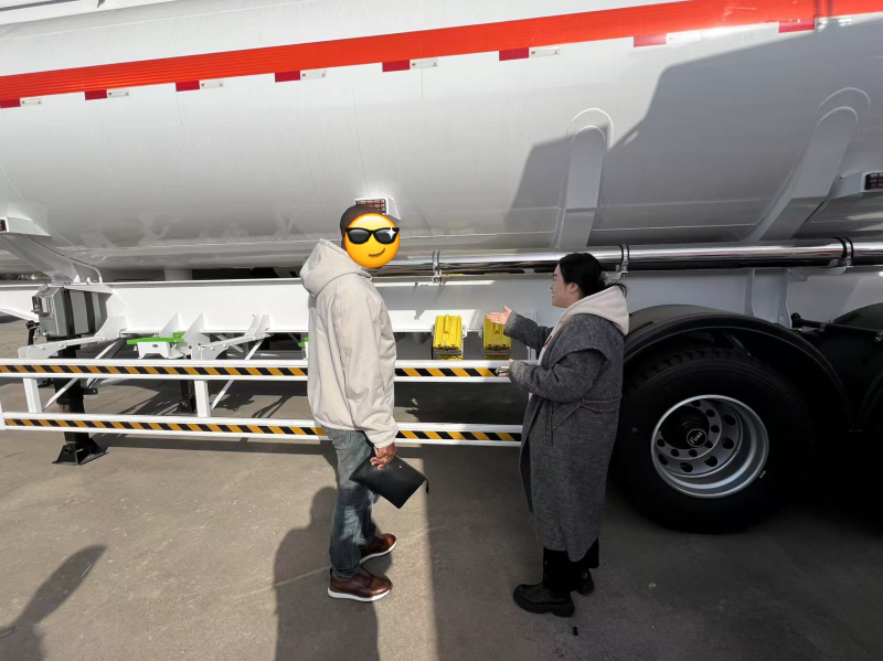 Luyi Auto đã giúp một công ty phân phối nhiên liệu ở Malian nâng cấp độ an toàn, công suất và độ tin cậy của việc vận chuyển nhiên liệu như thế nào Luyi Auto đã giúp một công ty phân phối nhiên liệu ở Malian nâng cấp độ an toàn, công suất và độ tin cậy của việc vận chuyển nhiên liệu như thế nào