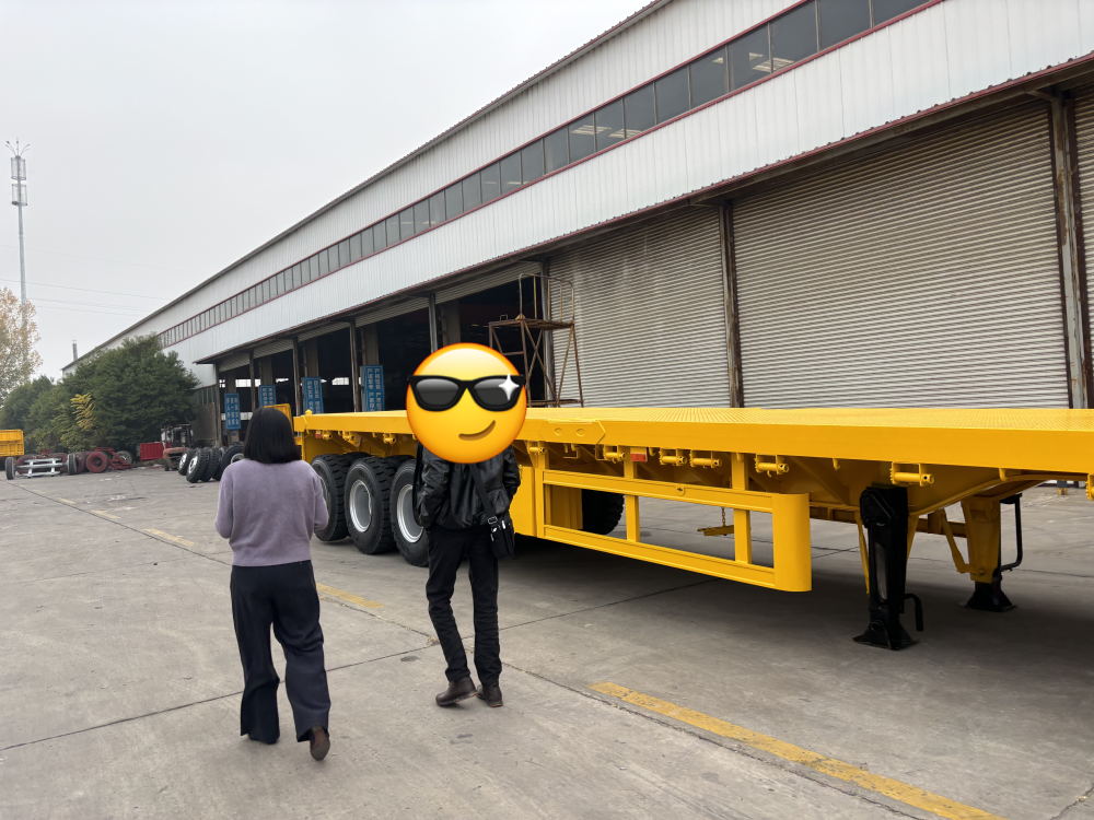 LUYI AUTO đã giúp một công ty hậu cần Algeria cải thiện hiệu quả vận chuyển thiết bị nặng như thế nào với 8 rơ moóc Lowboy ba trục tùy chỉnh