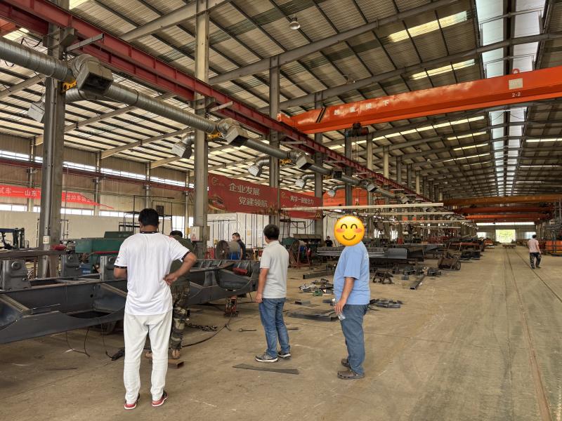 Xe moóc tự đổ 4 trục của Luyi Auto đã giúp khách hàng vận tải hàng rời Kyrgyzstan xử lý đường núi và dỡ hàng nhanh hơn như thế nào