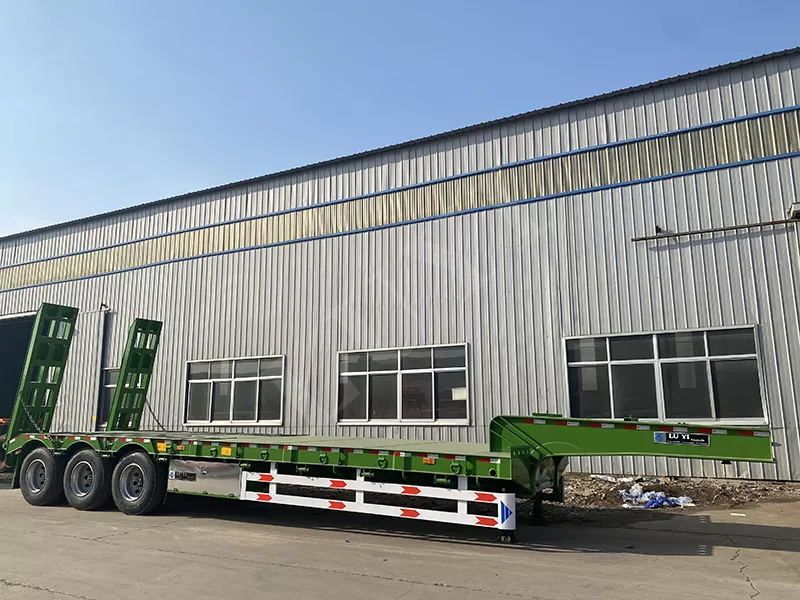 three-axle flatbed semi-trailer