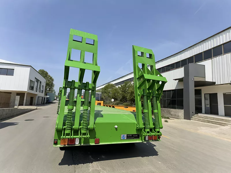 three-axle flatbed semi-trailer
