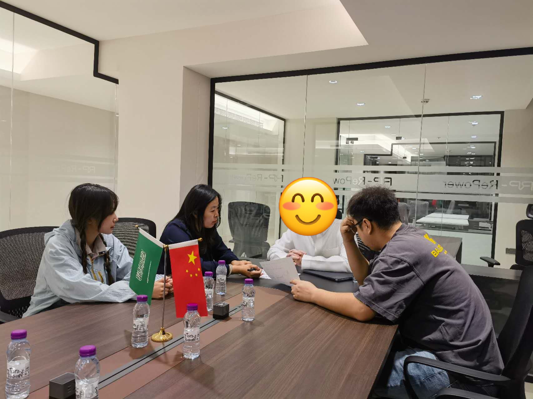 Hợp tác thành công: Công ty Logistics Saudi Đặt hàng 2 Rơ moóc chở hàng rời ba trục từ Luyi Auto Hợp tác thành công: Công ty Logistics Saudi Đặt hàng 2 Rơ moóc chở hàng rời ba trục từ Luyi Auto