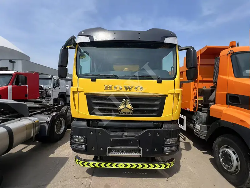 Xe tải Howo màu vàng